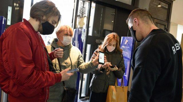 Ковід-сертифікати змінили. Чому скоротився термін дії й до чого тут бустер